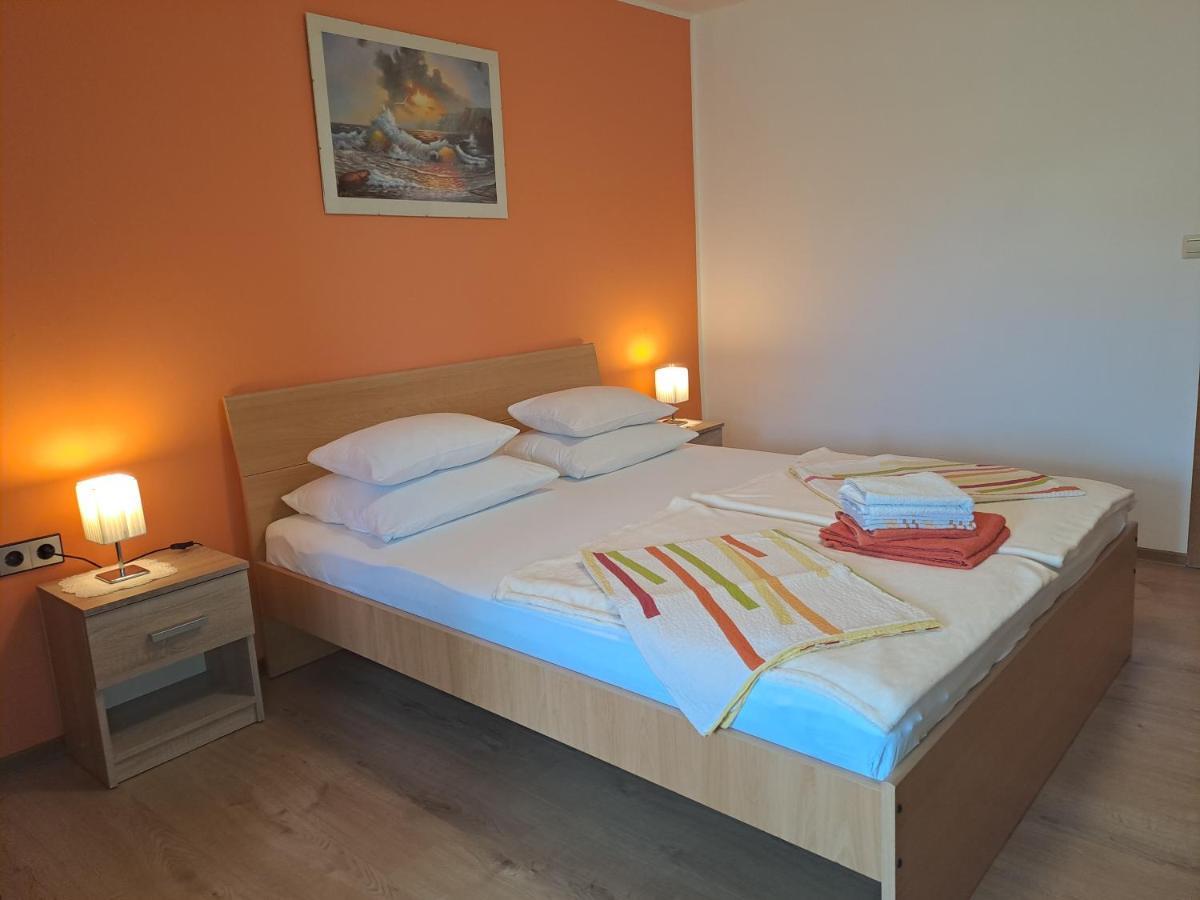 Studio Apartments Maslinik Krk Town Exterior foto